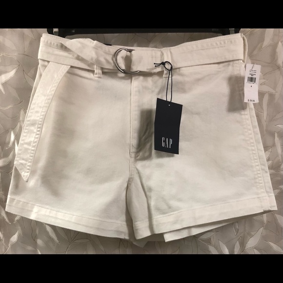 GAP Women’s 4” High Rise Shorts with belt - Picture 2 of 9